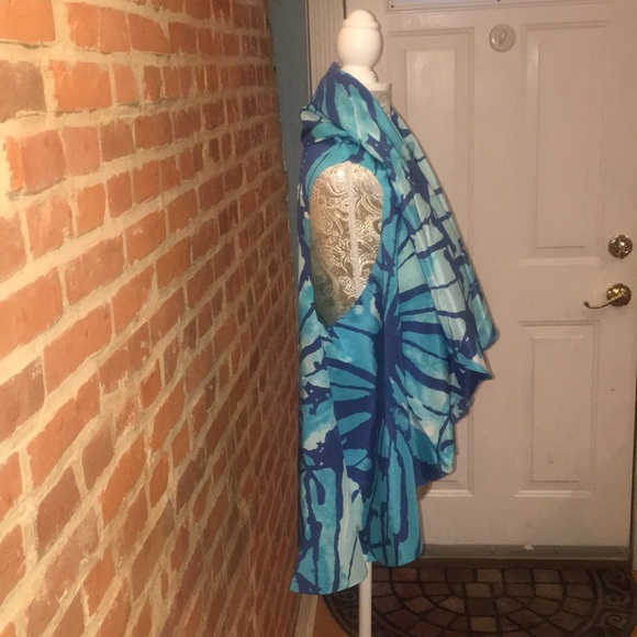 Lilly Pulitzer Stasia Silk Vest has a shawl color. - Picture 5 of 8